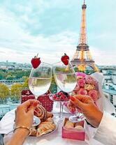 Без бренда «Свидание на фоне Эйфелевой башки» в Красноярске