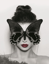 Девушка с большой бабочкой на лице