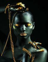 Без бренда «Девушка в черно-золотом макияже» в Красноярске в интернет-магазине  Без бренда «Девушка в черно-золотом макияже» в Красноярске